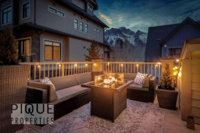 Luxury Fire Mountain Lodge, Outdoor Hot Tub, Parking, Fast WiFi!